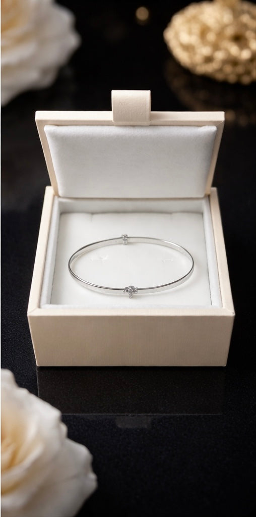 9ct White Gold Imólè Baby Cross Design Expandable Bangle
